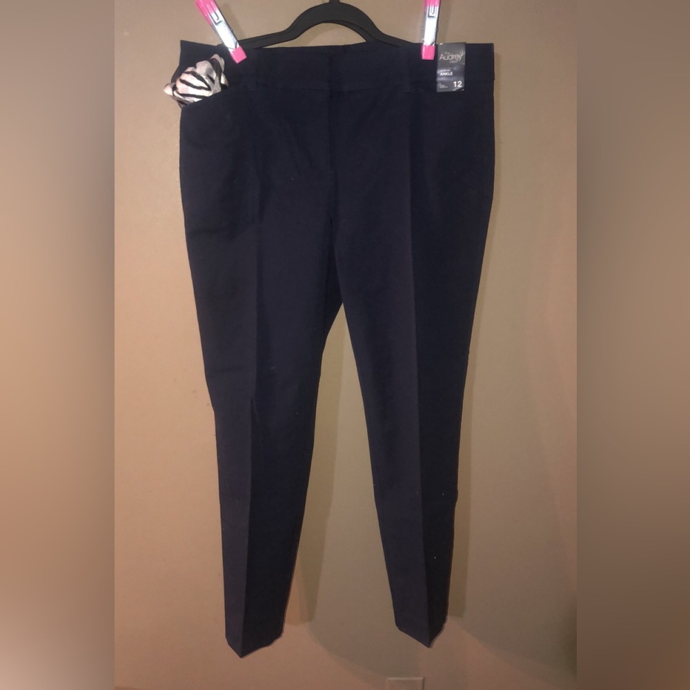 - Brand: 7th Avenue NY&Co
- Size: 12
- Color: Black
- Material: Polycotton blend